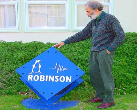 دکتر بیل رابینسون مخترع جداساز سربی لاستیکی و بنیان گذار شرکت رابینسون سایزمیک